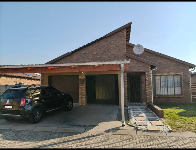 3 BEDROOM TOWNHOUSE FOR SALE IN WATERVAL EAST